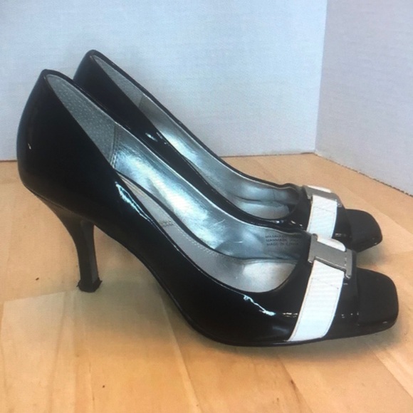 Tahari Black and White Stiletto Heels - Picture 1 of 5